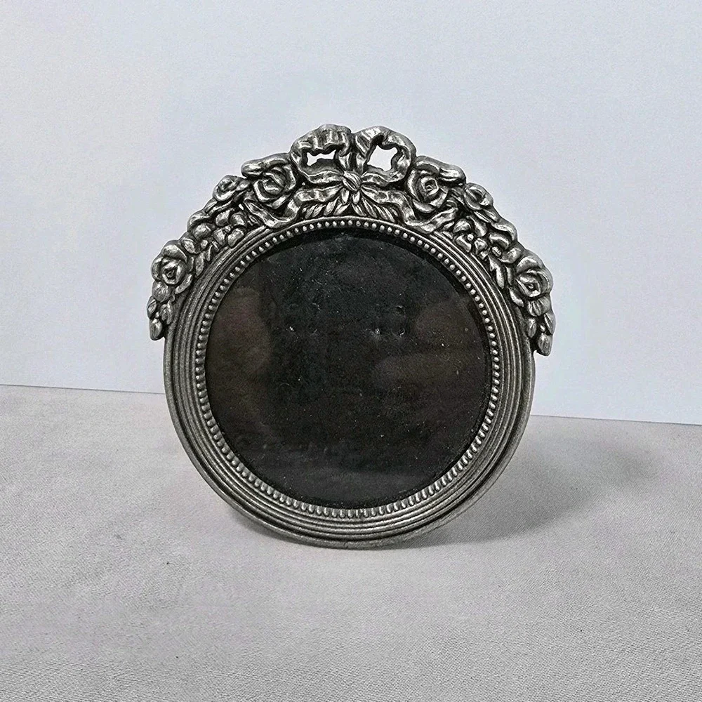Vintage Italian Victorian Oval Picture Frame Rose And Ribbon Motif Romantic